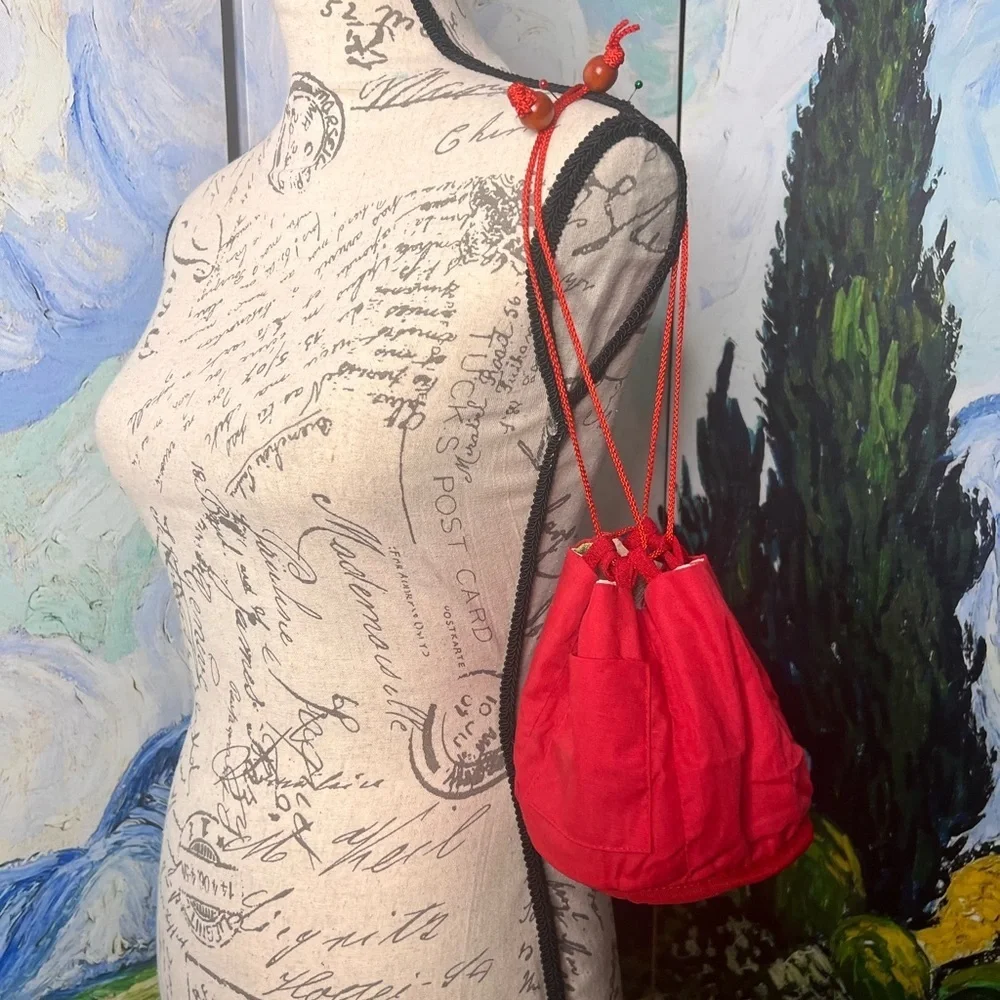 Adorable, Asian inspired, cream and red, wristlet, cinched, pouch purse.